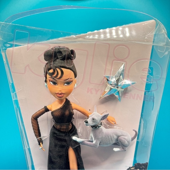 Bratz Kylie Jenner Doll Collectible MGAE 2022 Sealed Box Rare Fashion Figure - Picture 2 of 10